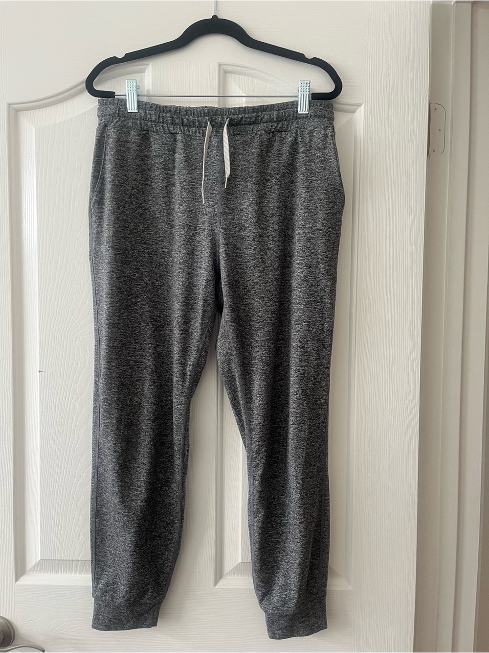 Vuori Performance Joggers (women)– Black Heather - Size Medium